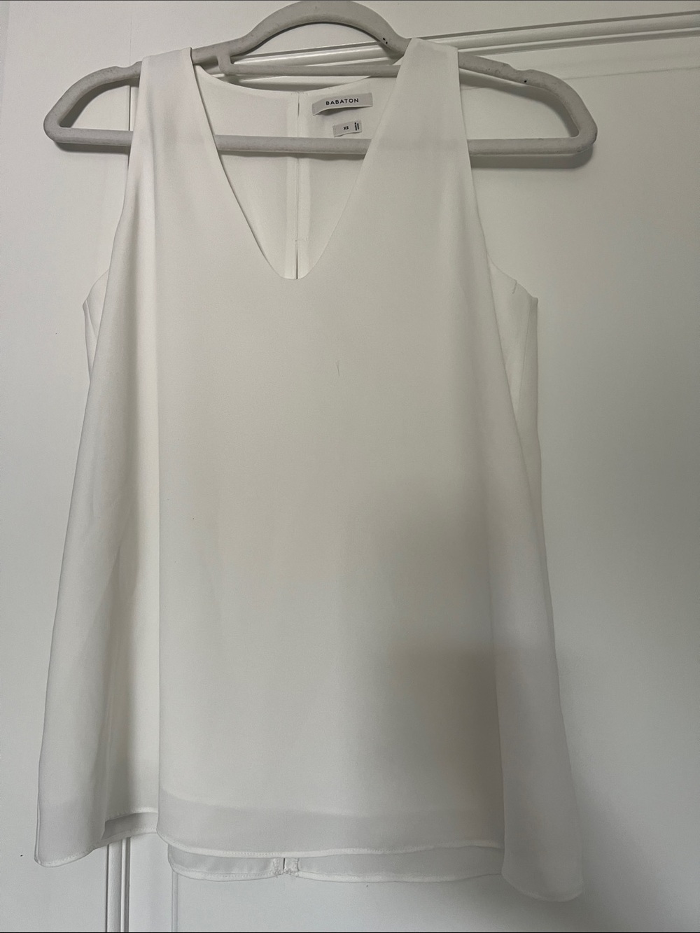 Babaton White V-Neck Sleeveless Camisole